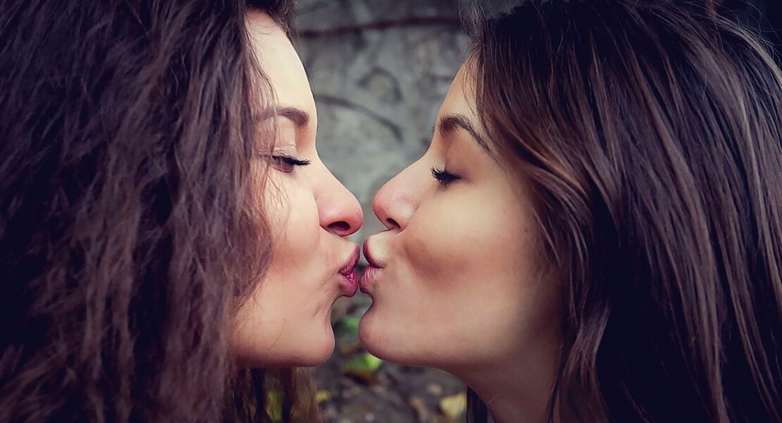lesbienne amour baiser deux filles